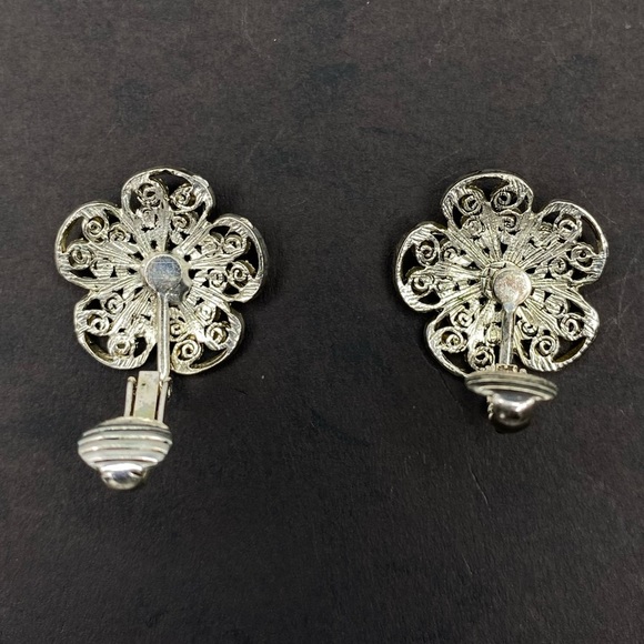 VINTAGE AMETHYST STONE Center FLOWER FILIGREE SPIRAL Designed Clip On Earrings - Picture 8 of 10